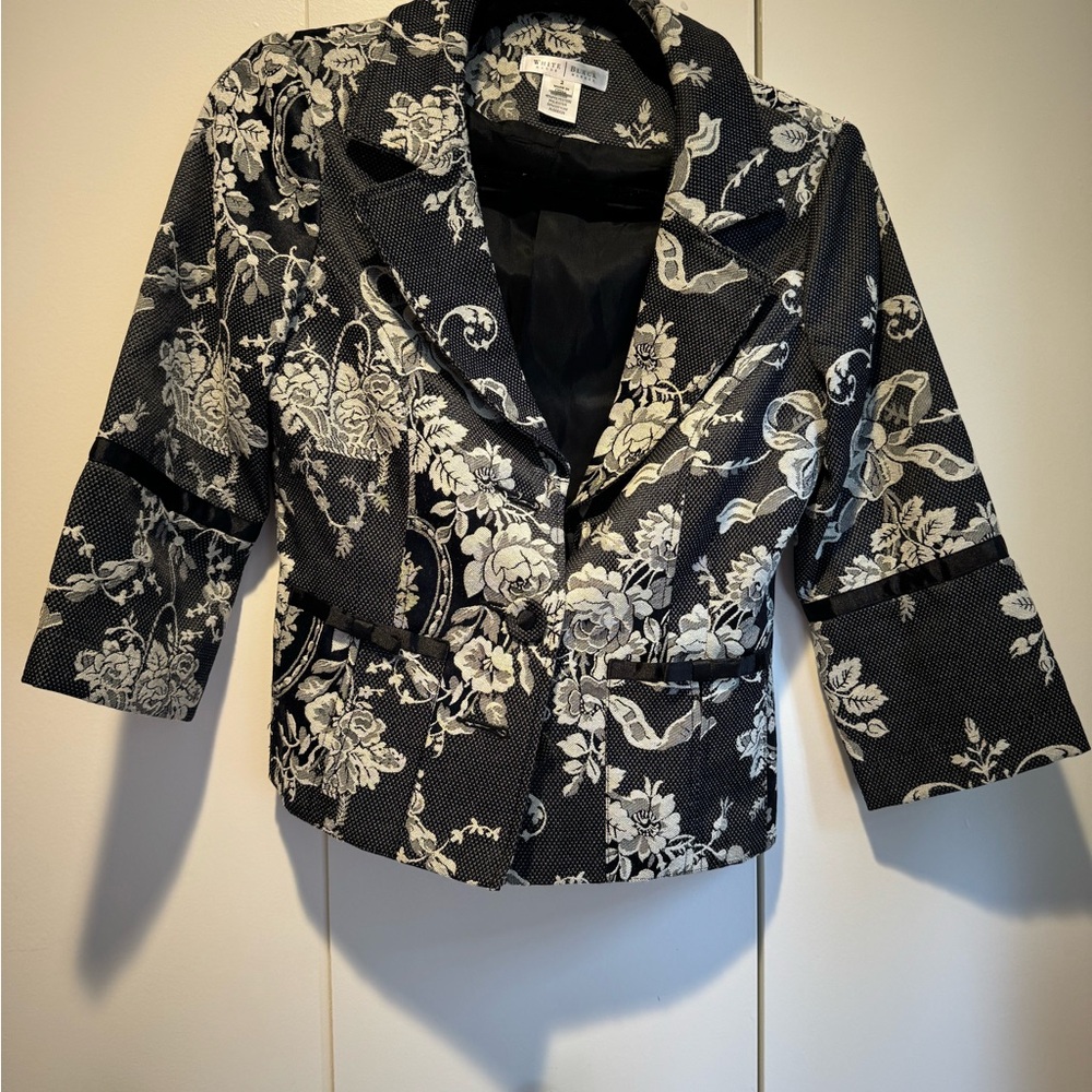White House black market blazer cropped